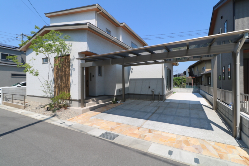 倉敷市｜縦格子と植栽が彩る和モダン外構