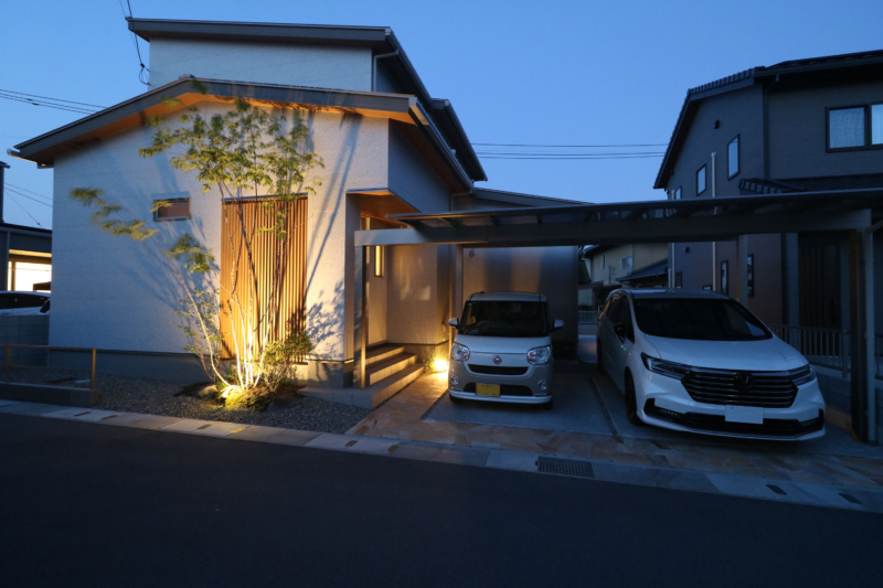 倉敷市｜縦格子と植栽が彩る和モダン外構