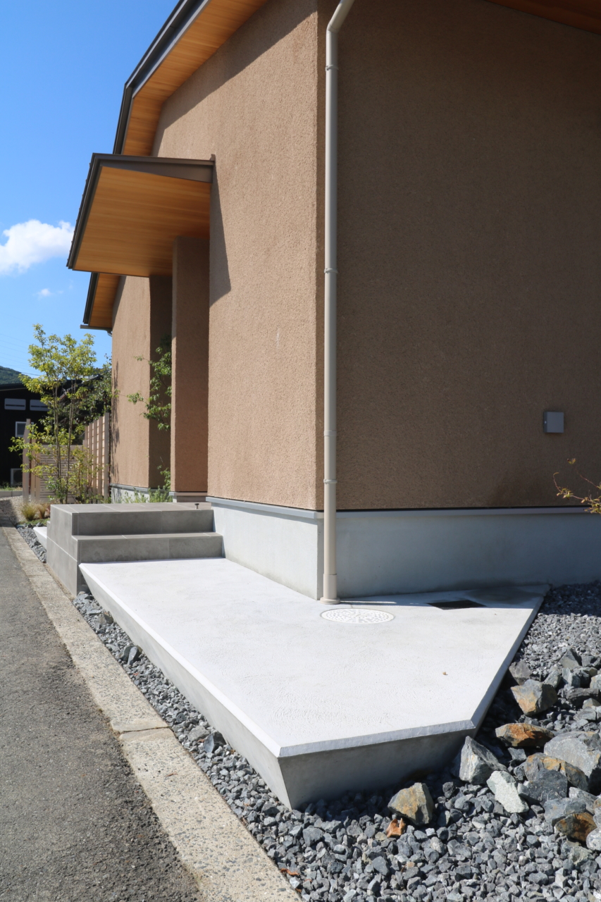 瀬戸内市｜緑豊かな芝庭のある暮らし