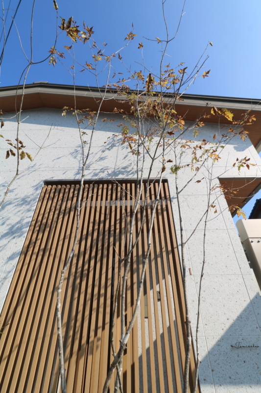 倉敷市｜縦格子と植栽が彩る和モダン外構