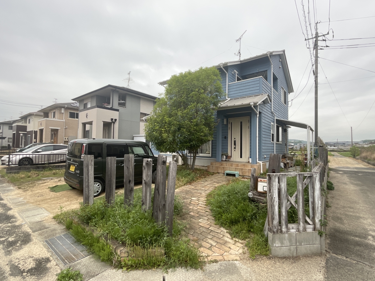 岡山市|レンガと天然枕木で作る温もりの庭