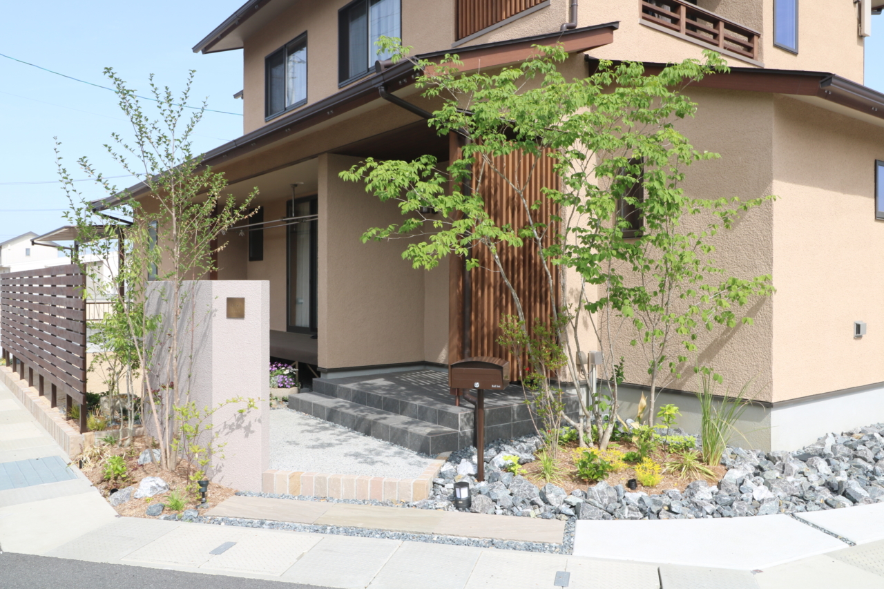 倉敷市|自然素材の心地よい外構