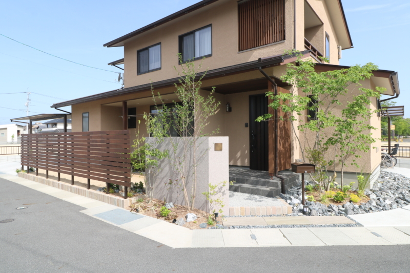 倉敷市｜自然素材の心地よい外構