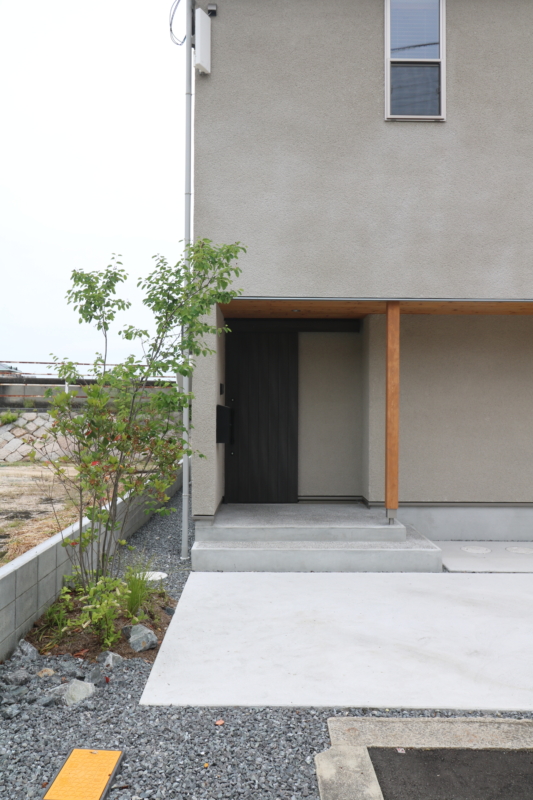 岡山市｜和モダン住宅と緑の外構