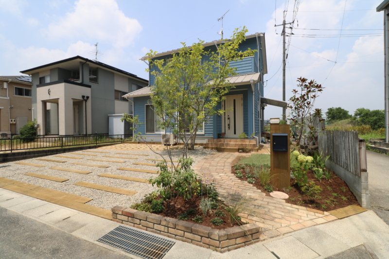 岡山市｜レンガと天然枕木で作る温もりの庭