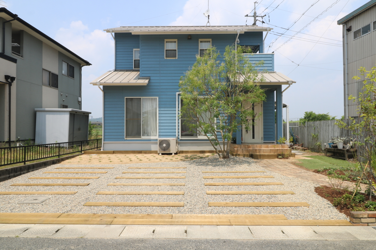 岡山市|レンガと天然枕木で作る温もりの庭