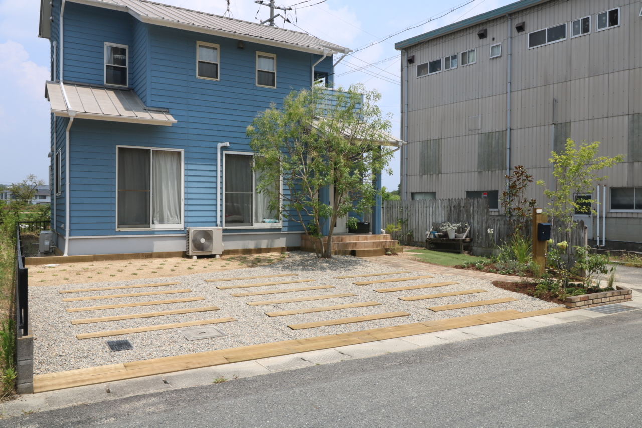 岡山市|レンガと天然枕木で作る温もりの庭