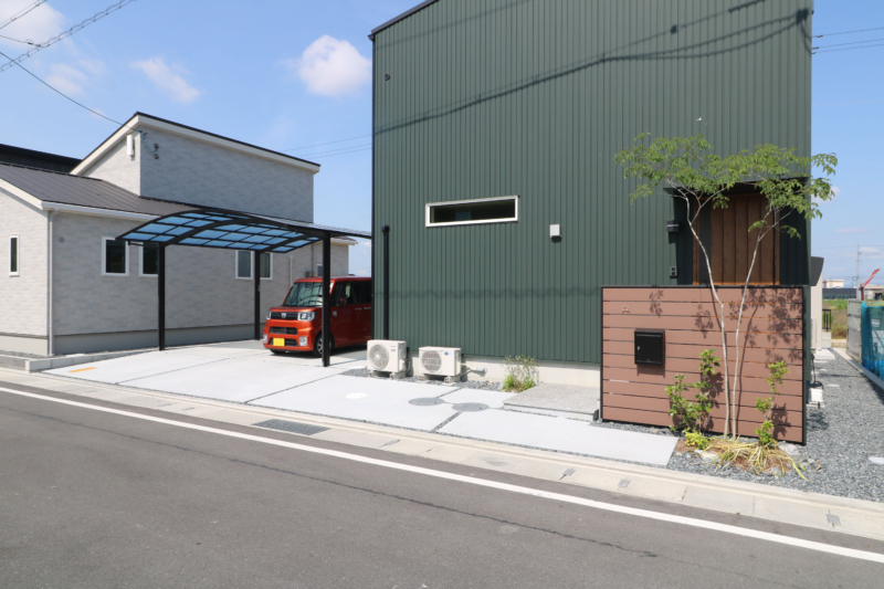 岡山市｜緑の外壁と調和するエクステリア