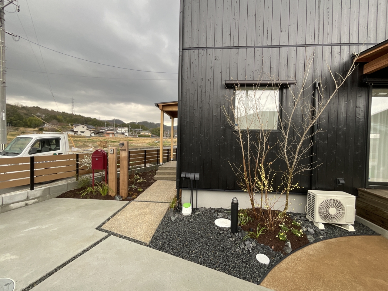 総社市、植栽工事完了直後の様子、新芽が伸びる前