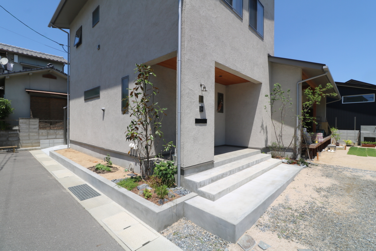 完成したシンプルモダンな外構