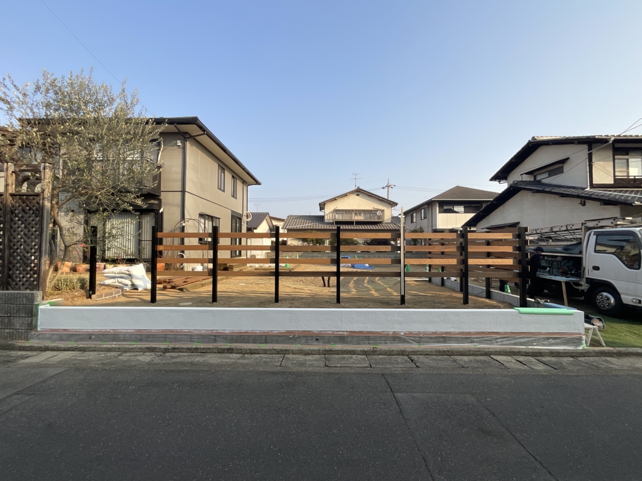 倉敷　庭　フェンス工事のようす
