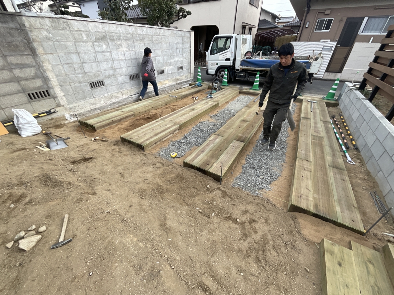 倉敷　駐車スペース　枕木
