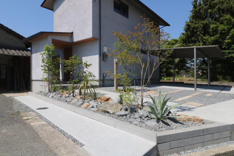 倉敷市｜石や緑、質感を活かした外構