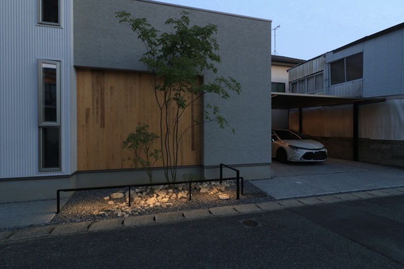岡山市｜ライン照明と美しいアオダモ