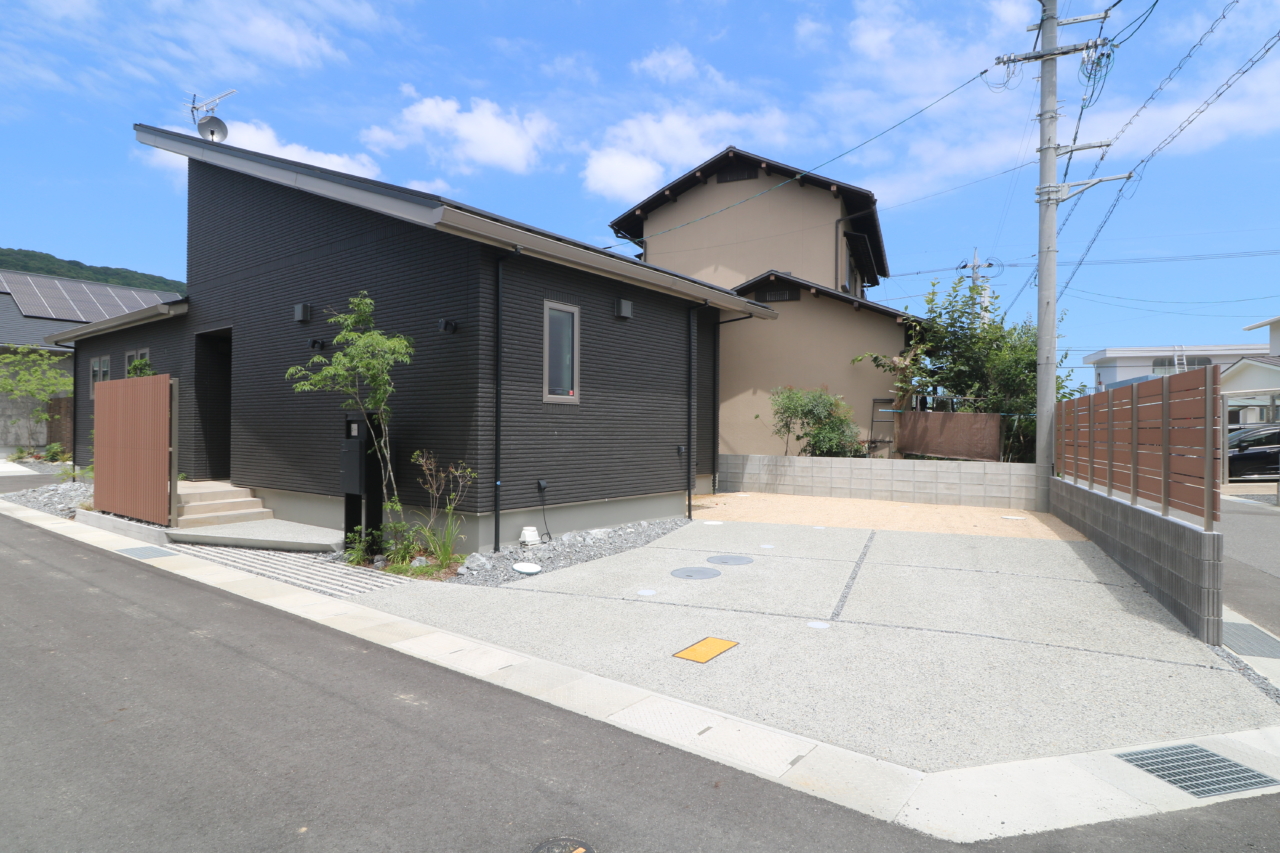 岡山市｜斜めに浮かぶ玄関ポーチ